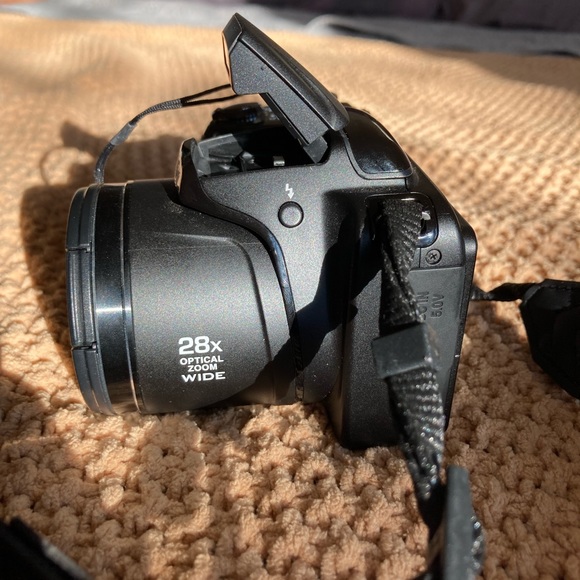 Nikon CoolPix L340 28x Wide Optical Zoom Camera - Picture 5 of 11